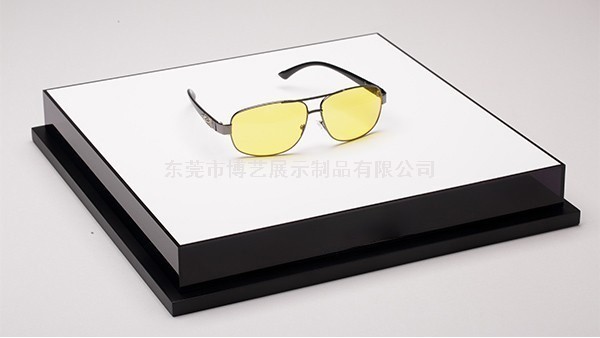 多少面的亞克力展示架展示效果更好呢？