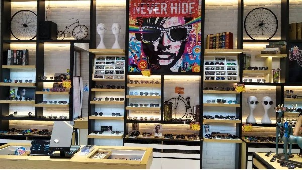 如何設(shè)計(jì)手機(jī)用的亞克力展示架呢？